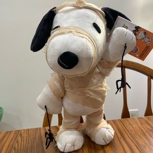 Spooky Snoopy Walks to Spooky Music